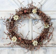 RESIN FLOWER WREATH W/COORDINATING BUTTONS AND  RICE BERRIES