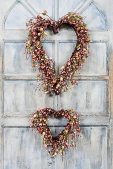 HEART SHAPED WREATH ON TWIG BASE WITH ROSE HIP, RICE BERRIES
