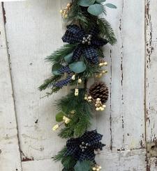 CROSS CHECK POINTSETTIA GARLAND WITH PINE CONES AND WHITE BE